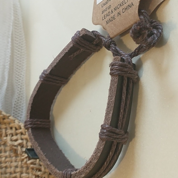 Genuine Leather Unisex Cross Bracelet! - Picture 3 of 4